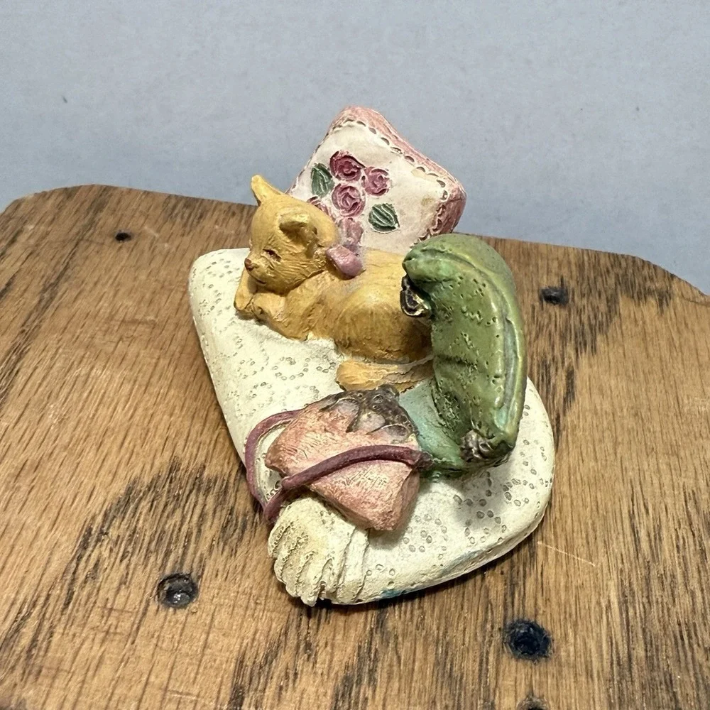 Cat/kitten  Figure Trinket‎ Adorable
